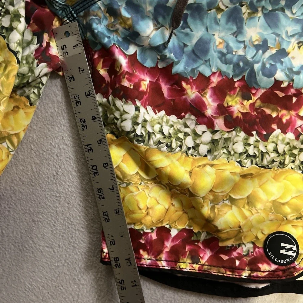 Billabong Board Shorts Men's Size 31 Floral Striped 10